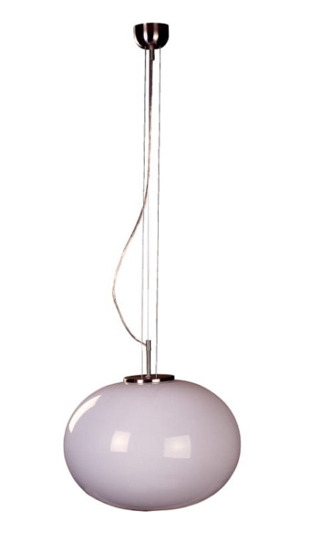 Pufa lampa sufitowa z metalową podsufitką i wiszącym na stalowych linkach  szklanym kloszu. Dwa gniażda E27 na żarówki